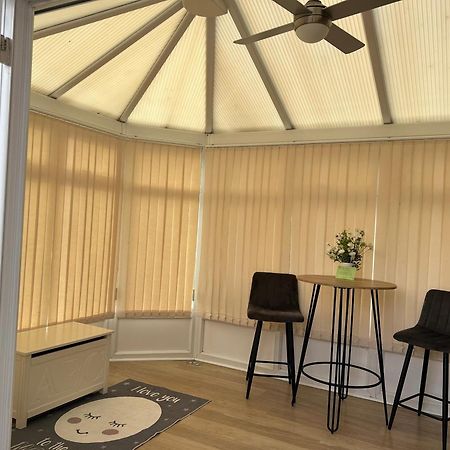 Fresh, Fully Equipped Modern House Can Sleep 5 Kiveton Park Luaran gambar